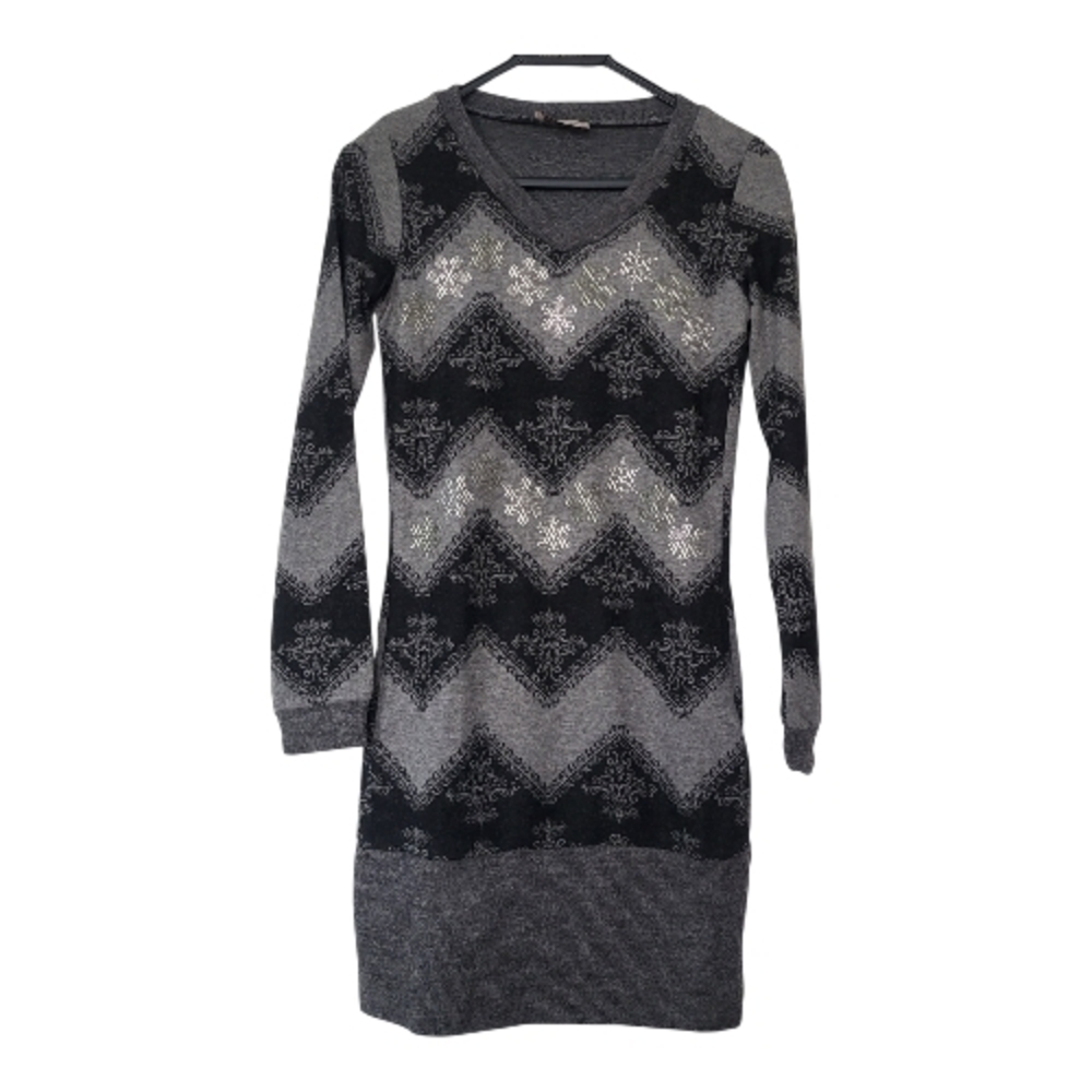 Chic Black and Gray Women's Sweater